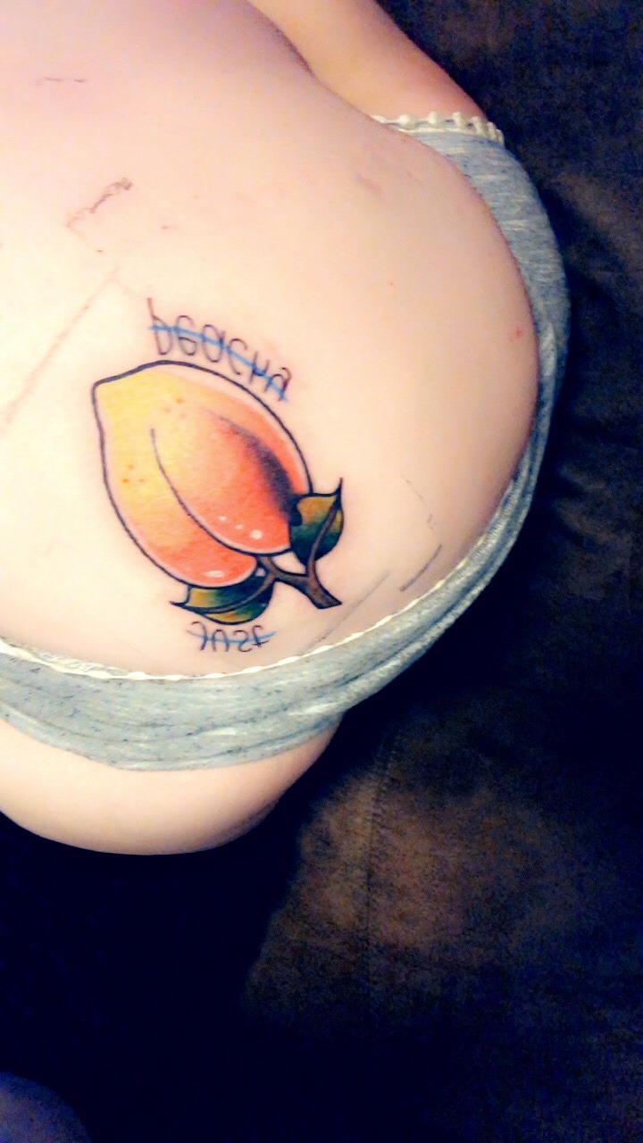 tattedxutie:  Lick the booty