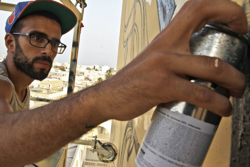 Artist eL Seed creates calligraffiti, turning drab walls to fabThroughout history, artists have ofte