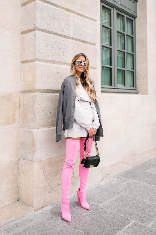 bloggers-fashion:PINK BOOTS via http://ift.tt/2muEsfC