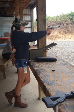 nikim13:  If your girl has a gun, you should either run, or marry her😉🔫