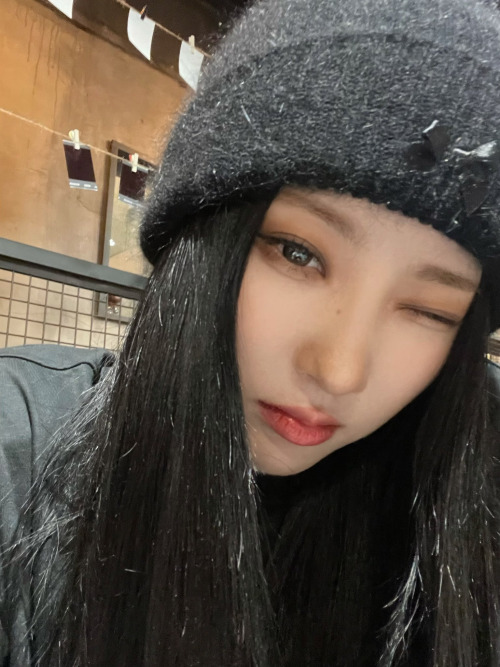 Chaein (Purple Kiss) - Selcas  