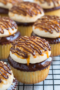 do-not-touch-my-food:  Samoa Cupcakes 