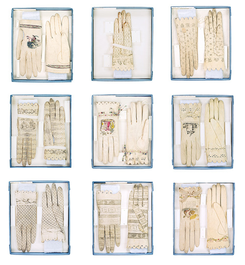 thetypologist:Typology of early 19th century printed leather gloves in the Museum of Fine Arts, Bost
