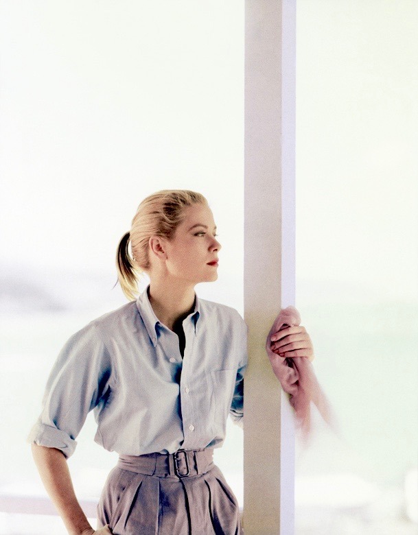 summers-in-hollywood:Grace Kelly, 1955. Photograph by Howell Conant 