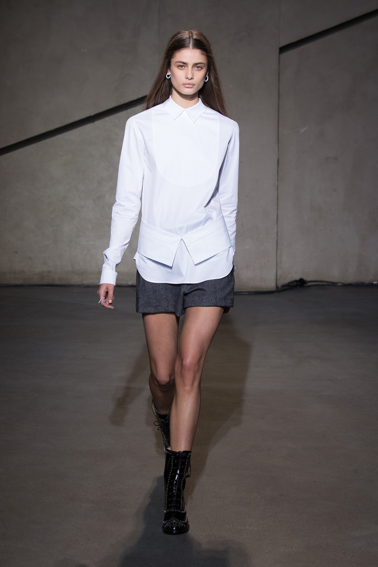 hautebasics:  runwayandbeauty:  Perfect white shirt: Taylor Marie Hill - Each x Other
