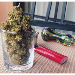 ohhyoufillmylungswithsweetness:  Good morning 😙💨
