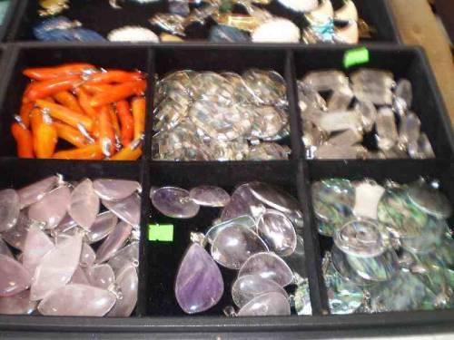 Products made of polished minerals and stones offered for sale during Lwóweckie Lato Agatowe (Lwowek