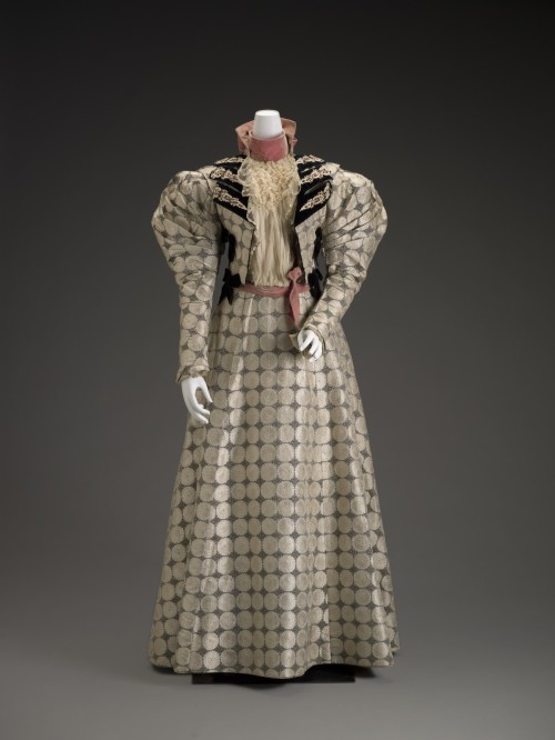 Dress1894-1896The chrysanthemums covering the entire surface of the fabric of this dress make it a f