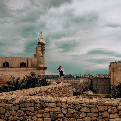 |ES| Gozo, es una pequeña isla colorida y singular junto a la...