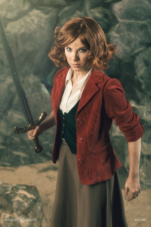 jedavu:  Gender-Swapped Photos Of Women Dressed As Male Characters From ‘The Hobbit’ by Russian photographer Alexander Turchanin  