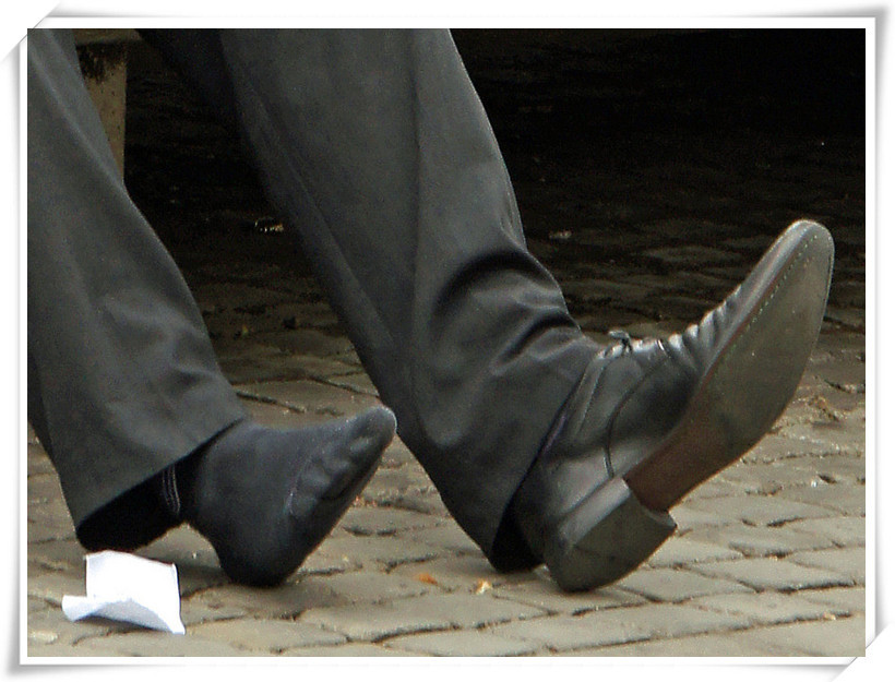 malesoxlover:  man took off his shoesperhaps there was stone or sands in his shoe