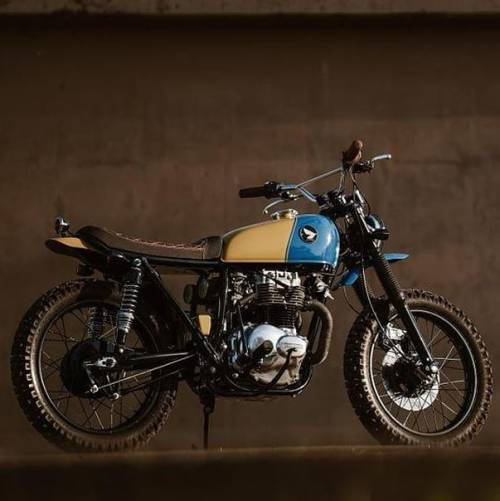 themotoblogs: | @TheMotoBlogs | #TheMotoBlog | Checkout out this cool little CB360 Scrambler that @b