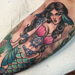 thievinggenius:  Tattoo done by Ly Aleister.