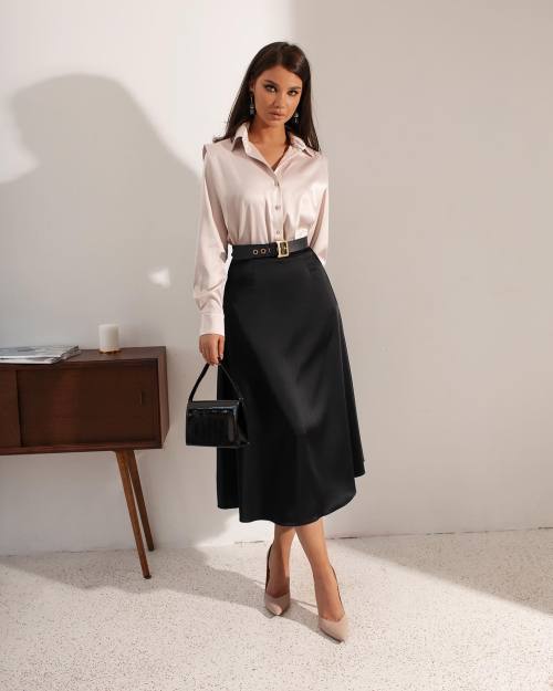 satinwifemelissa: https://www.instagram.com/by_milani/ Classic skirt and shirt blouse
