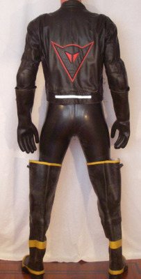 totallygaytotallycool: Leather jacket over rubber.