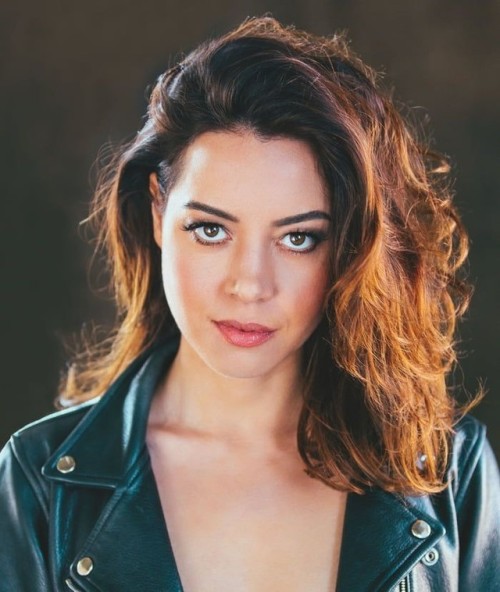 aubreyplazaplayroom: From hereLeather Jacket Make me do dirty things