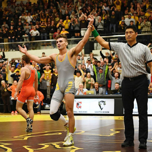 wrestlingisbest: Upset of the week, Wyoming’s Bryce Meredith ends Oklahoma State’s Dean Heil’s 55 ma