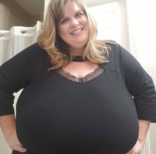 XXX thebiggesttits:  superbbw-kbbfa: who is this photo