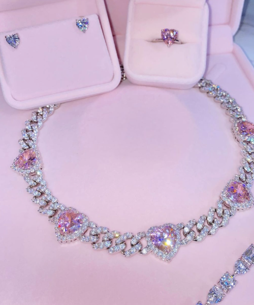 Would you be happy receiving these piecers of jewlry?