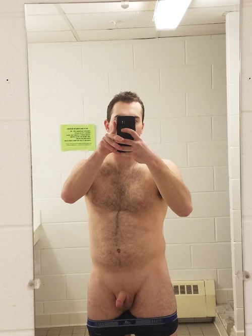 tinydickjock:  Hot small dick frat boy.  6 feet 185 pounds. 5 inches hard Thanks for the pic.