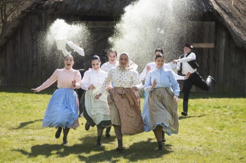 globalchristendom:There is an Easter Monday tradition in Hungary in which men pour water over women 