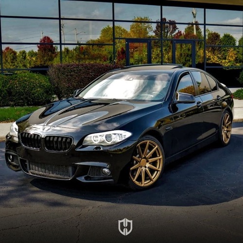 Rätt snyggt #guld #bmw #fälgar #sweden #kärlek #bilar (på/i ABS Wheels) https: