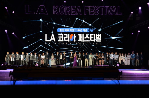 SISTAR - Open Concert LA K-Pop Festival [2 of 2]Broadcast time : May 2 (Fri) 23:10 KBS 2TV씨스타 - 열린음악