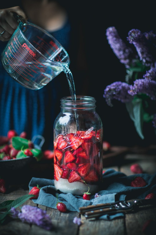 sweetoothgirl: Homemade Strawberry Liqueur