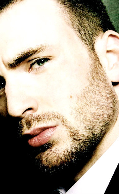 cinnamon-byuns:Birthday Presents for Gracie:Chris Evans’ profile