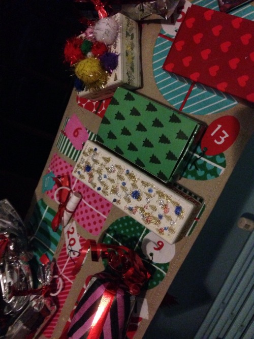 My best friend @queen-alexandra-salome made this AWESOME advent calendar (handmade, mind that) for m
