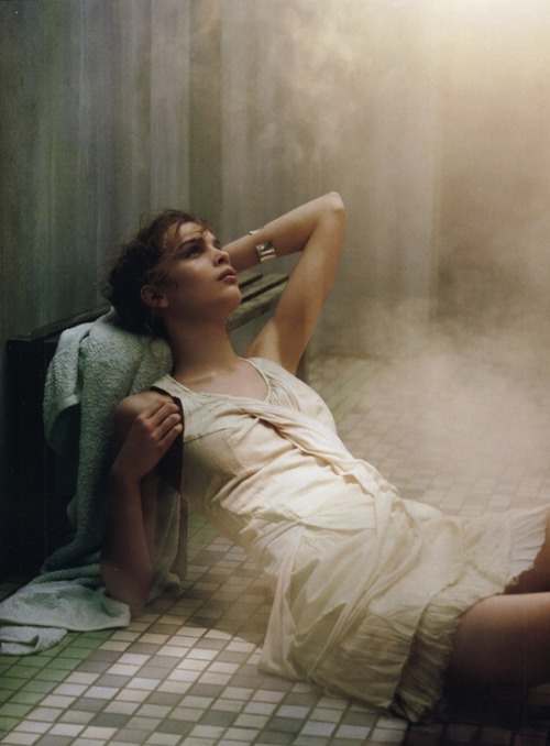 a-state-of-bliss:  Vogue UK May 2005 - Kim Noorda by Laurie Bartley