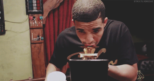 obeysumzy:  strictlydricki: Drake drinking out of his Grammy  ⚥▲ᴄʟɪᴄᴋ