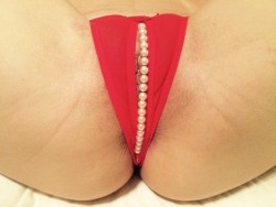 myfunbits:  Special pearl shot, love how they tickle and pinch my lips and clit, even rub my butt hole, this all makes me very wet😈😈  unzip panty