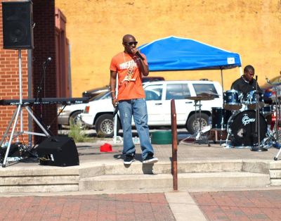 July 2011 // Rapping & preaching Jesus on the street in #Springfield, #MO 👉🏾 I’m still going! Jesus is Lord! 🙌🏾✝️
••
#Throwback // #waybackwednesday (at Springfield, Missouri)
https://www.instagram.com/p/CCqxnPpnJVB/?igshid=9c1vo6eryu6b