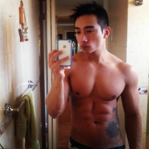 instaguys:  Guys with iPhones Source: gwip.me adult photos