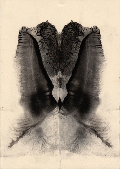francescoviscuso:  Oil on paper, 10,5 x 15 cm.2015  