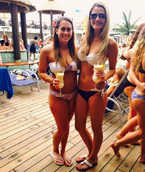 luscious-bikinis:When You Know You Look Good in a Bikini 