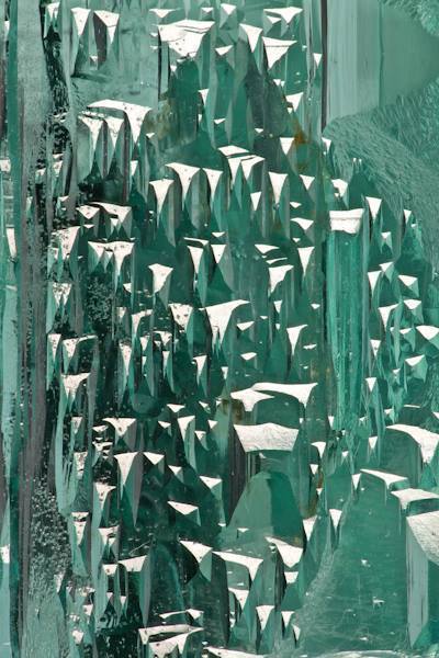 Etched crystalsThe surface of crystals record information on their long and tortuous geological jour