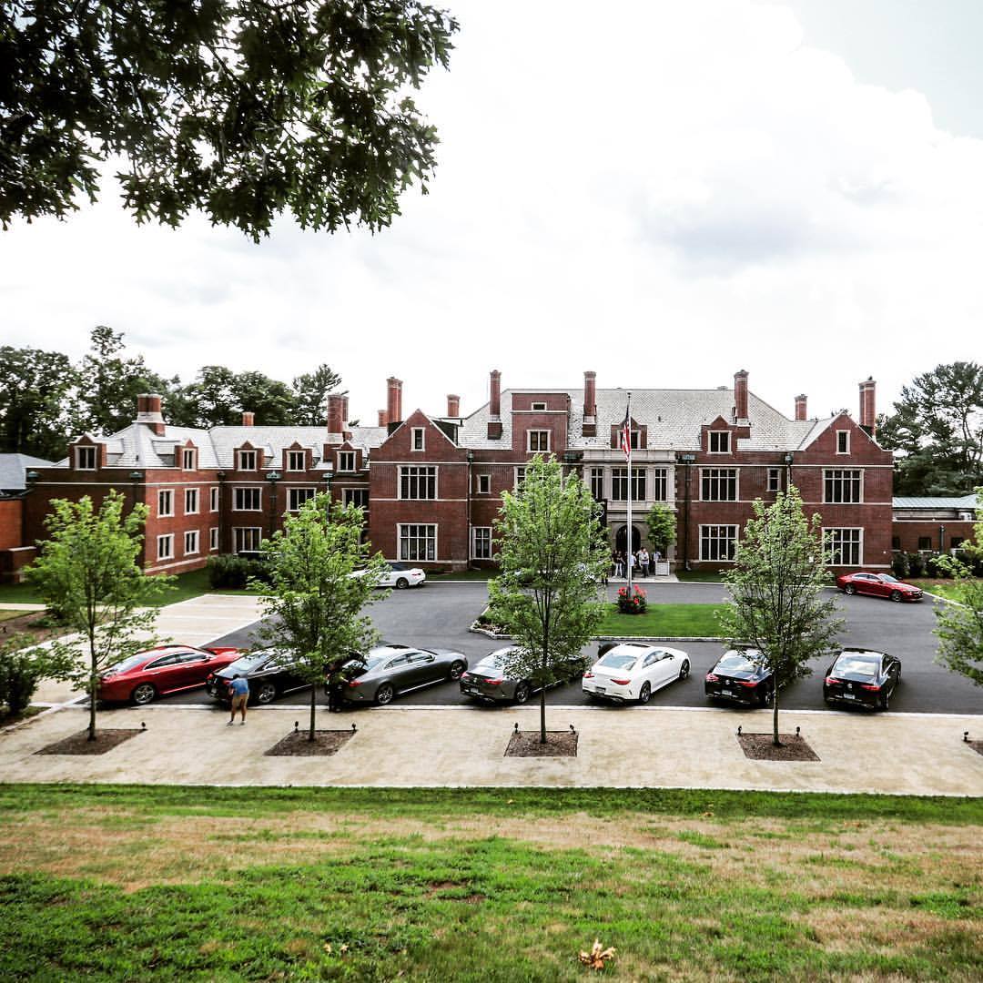 Lunch venues are seldom chosen lightly for automotive media drive programs, and the one @mercedesbenz chose for last week’s #CLS450 U.S. media drive was no exception: #Natirar is a 35,000-sq-ft mansion built atop a hill in Northern New Jersey in 1912...