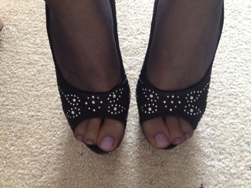 christinafutagirl:  Some photos for you lil foot fiends out there :P Pink nails under black nylon wa