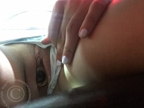 littlesizeprincess: Went to work with a plug in my pussy… I was bored! Note: not the best pic
