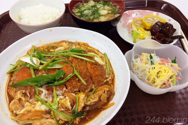 foxyaracely:  nishishixxx:  (10/6 社食 カツとじ定食 : No Drink, No Lifeから)