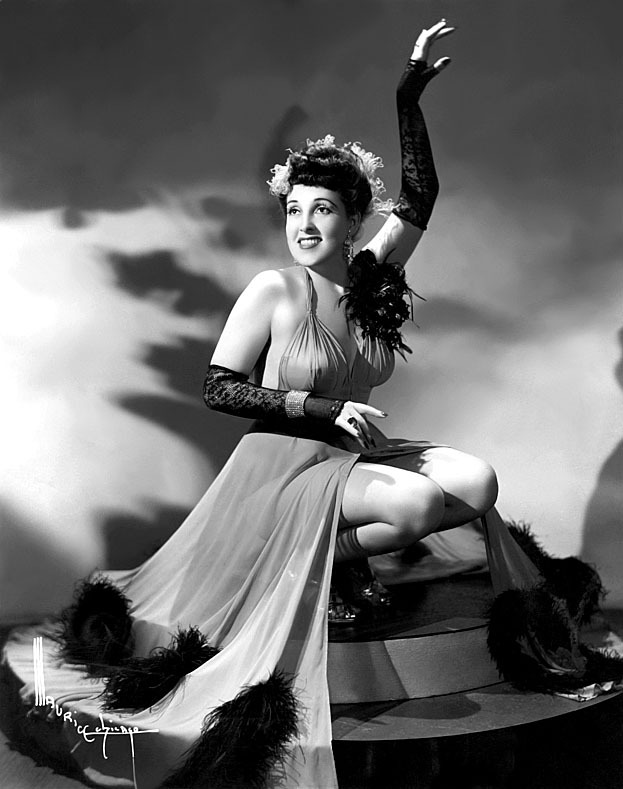    Diane Ross Beautiful vintage promo photo dated from April of 1944.. Before Ms.