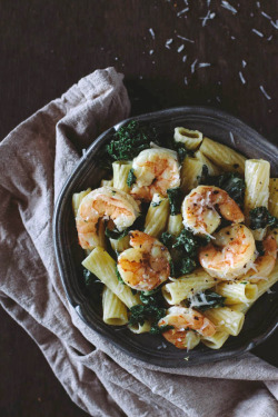 prettypasta:  Roasted Shrimp and Kale Rigatoni with Lemon-Ricotta Sauce  That moment when you&rsquo;re starving in class and go through your feed and see pictures like this 