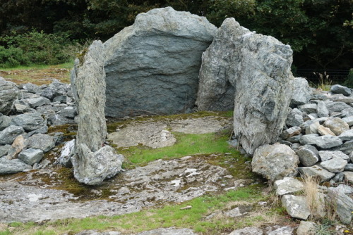 Trefignath Burial Chamber, Anglesey, 31.7.17. This site is one of the most impressive on Anglesey 