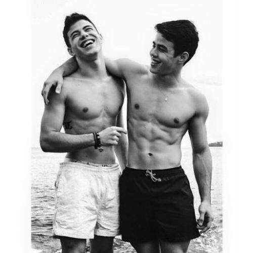 eeeisme:  Beach day with Gustavo and Tulio Rocha cuties. 