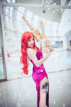 league-of-legends-sexy-girls:  Miss Fortune