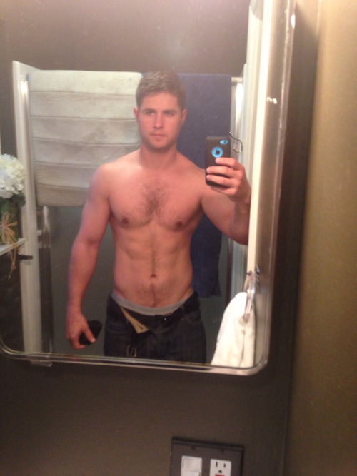 guyswithiphones-nude:  Guys with iPhones http://ift.tt/1bHkUpB