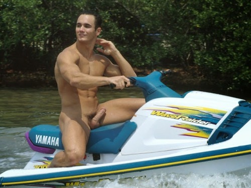 http://nudedriver.tumblr.com/post/100257755519