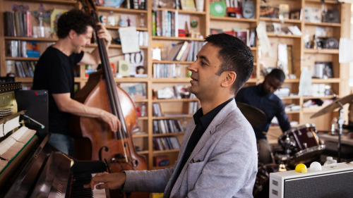 (via Vijay Iyer Trio: Tiny Desk Concert : NPR) Acclaimed Jazz pianist Vijay Iyer stopped by the NPR 